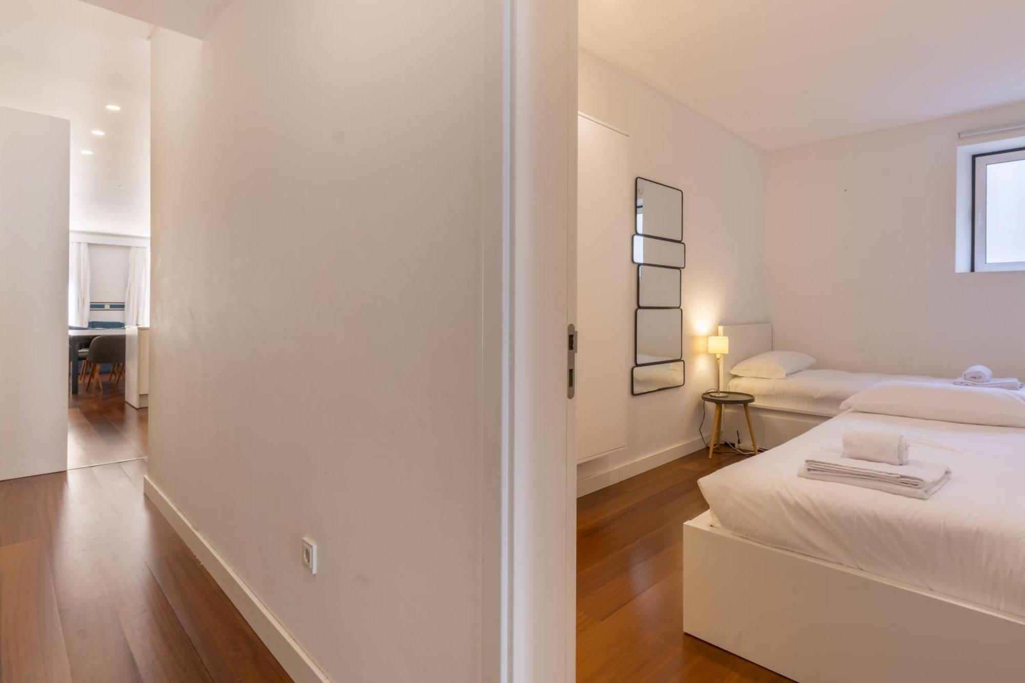 Modern 3Br, Terrace, Ac/Heating & Self Check-In Appartement Lissabon Buitenkant foto