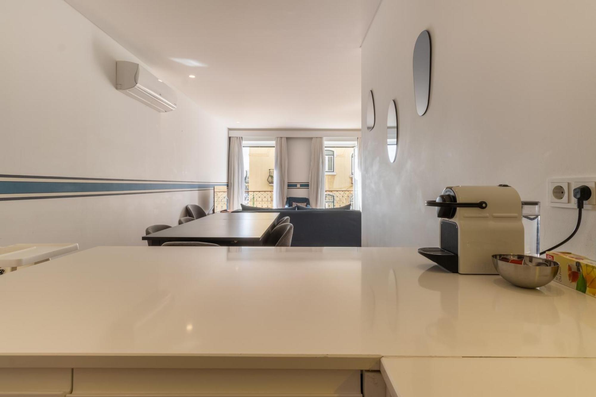 Modern 3Br, Terrace, Ac/Heating & Self Check-In Appartement Lissabon Buitenkant foto