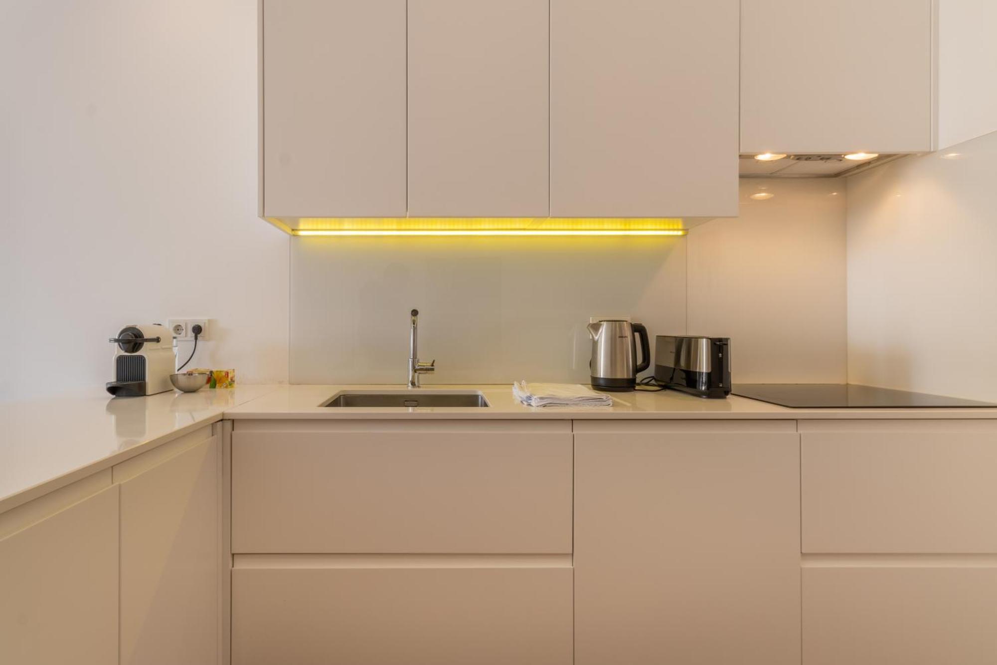 Modern 3Br, Terrace, Ac/Heating & Self Check-In Appartement Lissabon Buitenkant foto