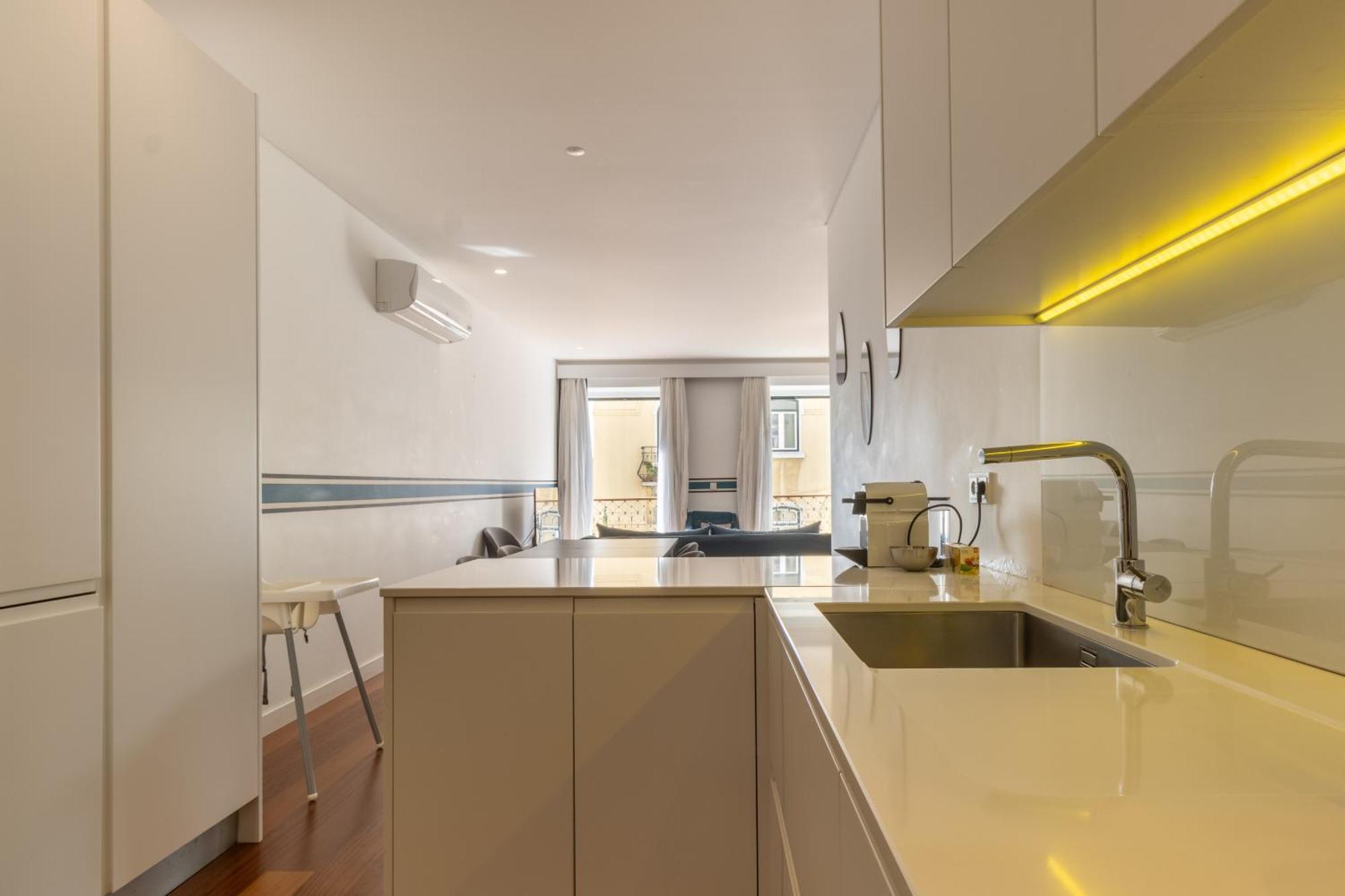 Modern 3Br, Terrace, Ac/Heating & Self Check-In Appartement Lissabon Buitenkant foto