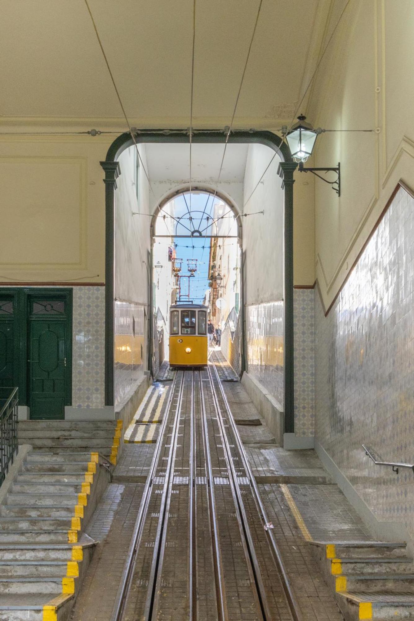 Modern 3Br, Terrace, Ac/Heating & Self Check-In Appartement Lissabon Buitenkant foto