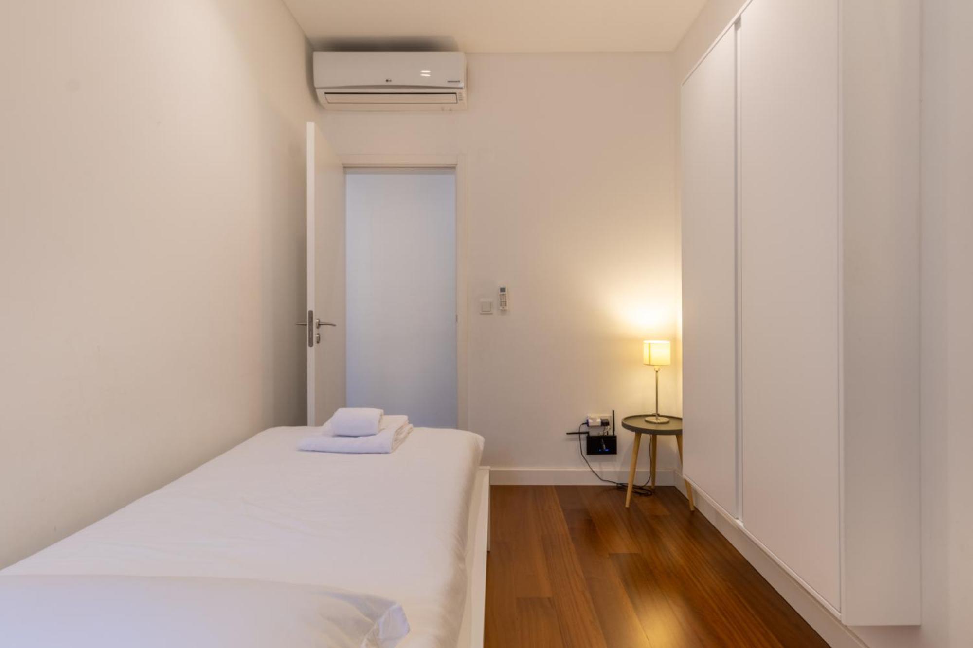 Modern 3Br, Terrace, Ac/Heating & Self Check-In Appartement Lissabon Buitenkant foto