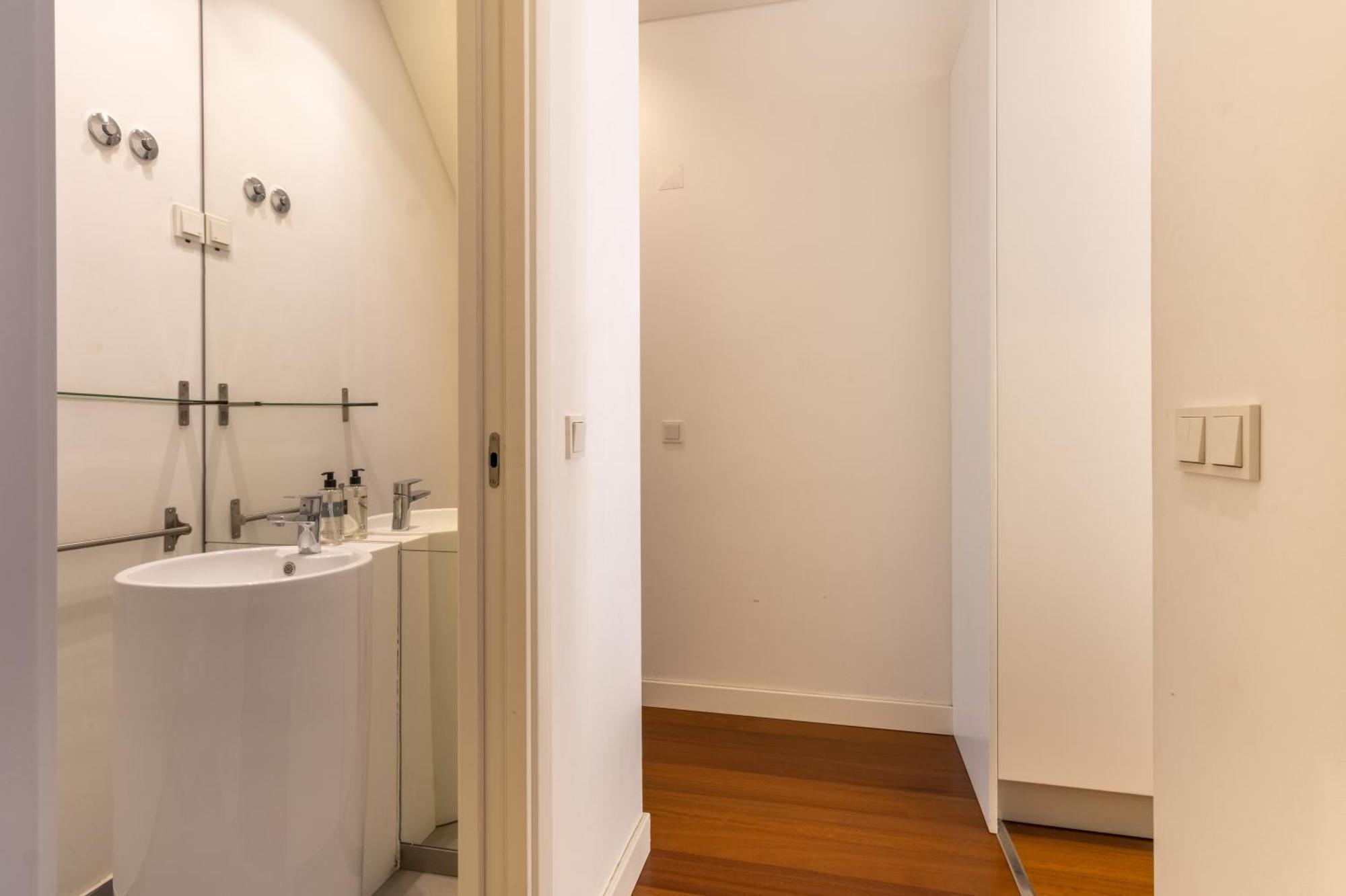 Modern 3Br, Terrace, Ac/Heating & Self Check-In Appartement Lissabon Buitenkant foto