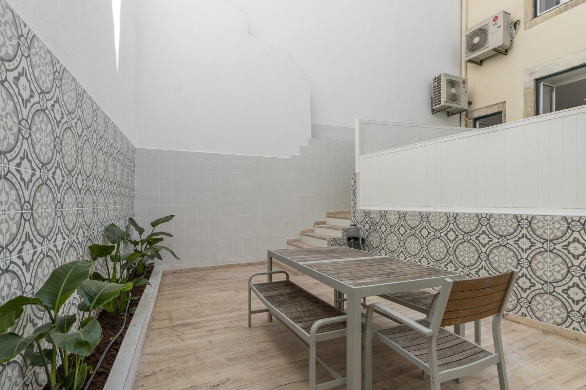 Modern 3Br, Terrace, Ac/Heating & Self Check-In Appartement Lissabon Buitenkant foto
