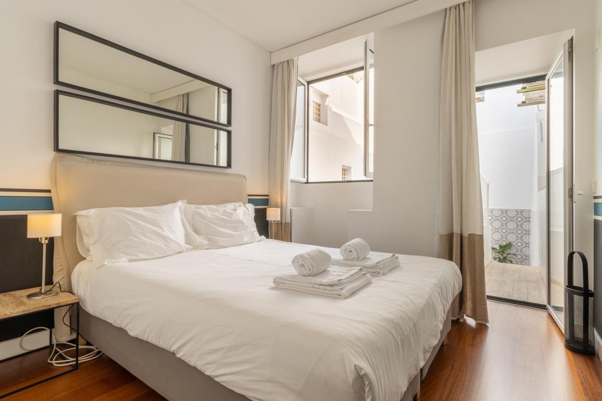 Modern 3Br, Terrace, Ac/Heating & Self Check-In Appartement Lissabon Buitenkant foto