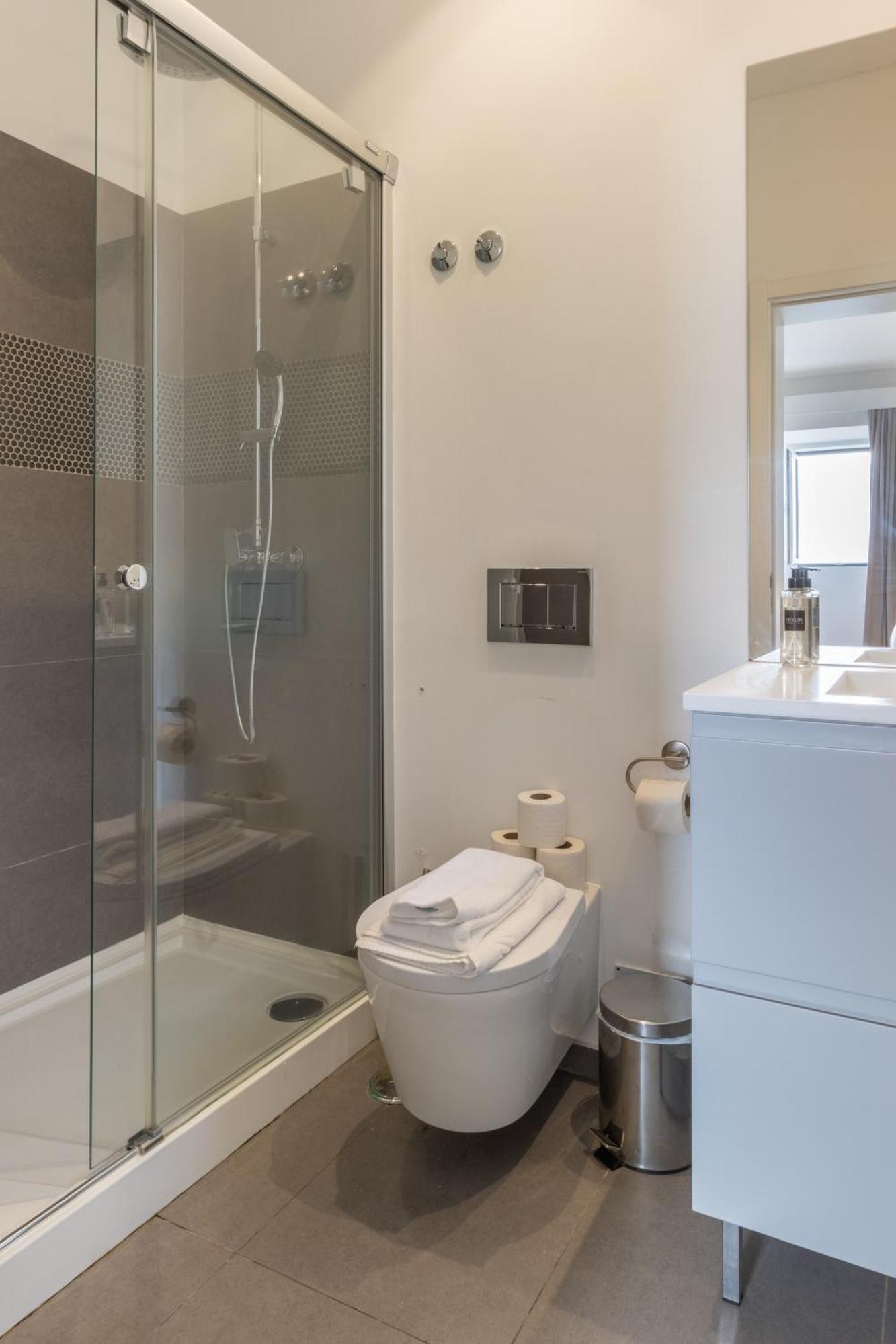 Modern 3Br, Terrace, Ac/Heating & Self Check-In Appartement Lissabon Buitenkant foto