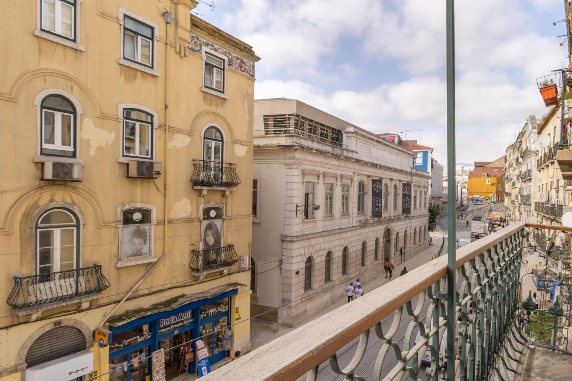 Modern 3Br, Terrace, Ac/Heating & Self Check-In Appartement Lissabon Buitenkant foto